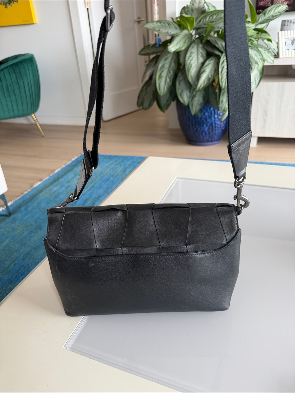 Akris Woven Leather Crossbody Bag in black - Picture 7 of 7